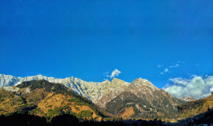 Beautiful view of Parvati Valley Mountains during the day